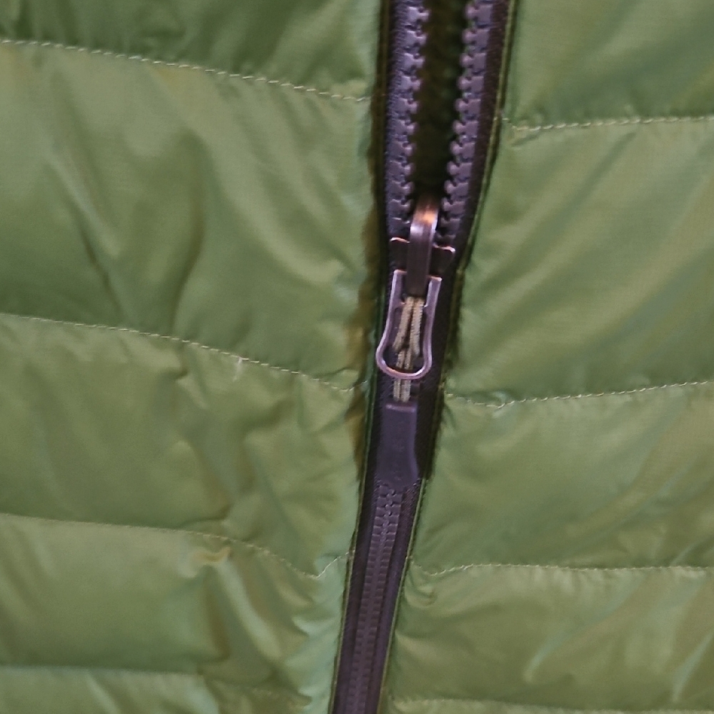 Eddie Bauer Green and Gray Quilted Puffer Vest - Picture 5 of 8